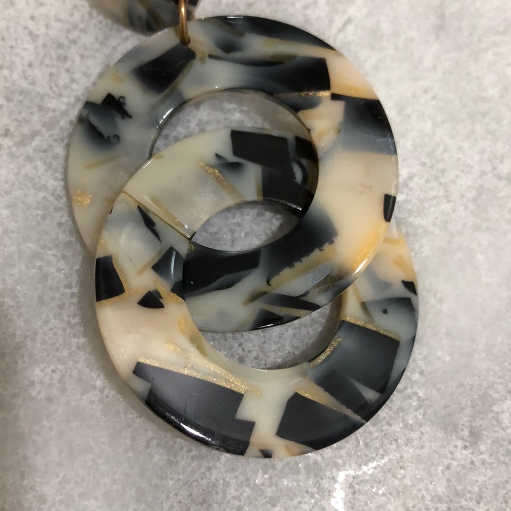 5/$25 Black, Gold, Cream & Gray Earrings